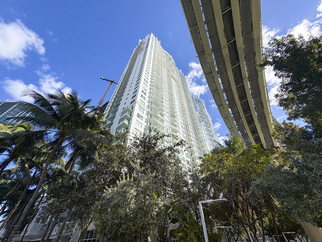 Brickell on the River South  photo 3